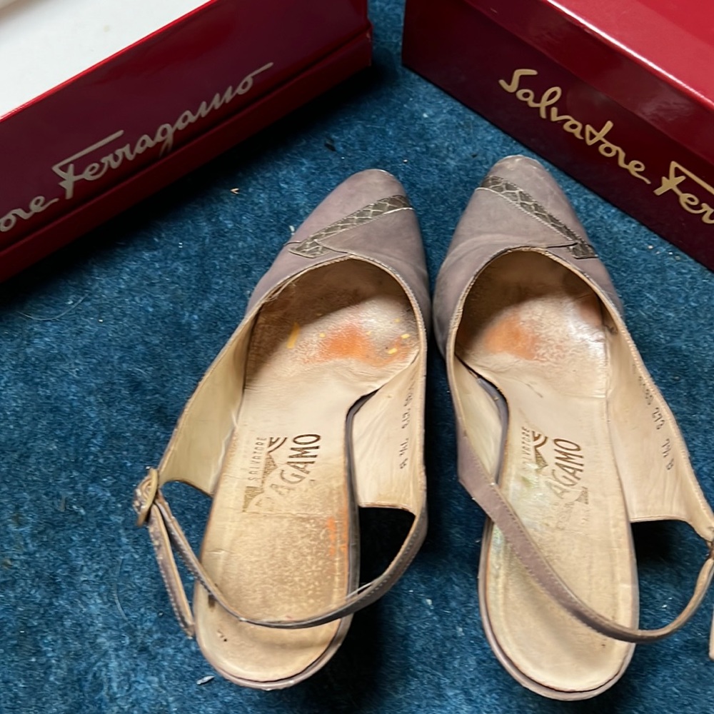 Woman size 7 1/2 B